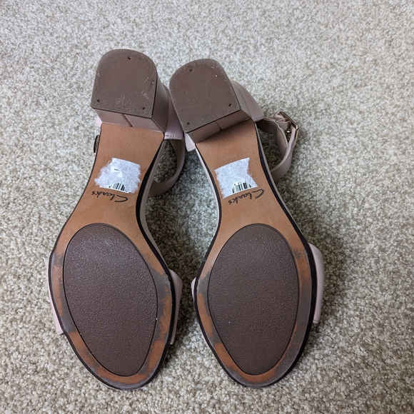 Clarks Deva Mae Block Heel Sandal - Picture 4 of 6